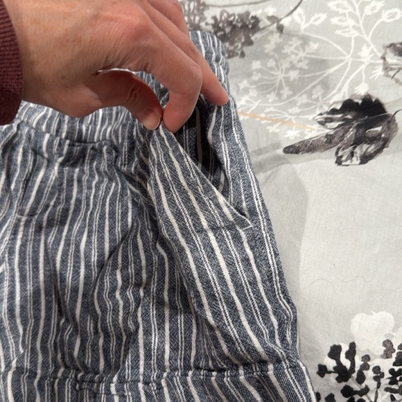 Old Navy shorts size small - Picture 5 of 5